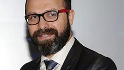 Gelecek, Size Yakın Olan Uzaklarda Aranmalı. Öğrenilmiş Çaresizliklerinizde Değil!